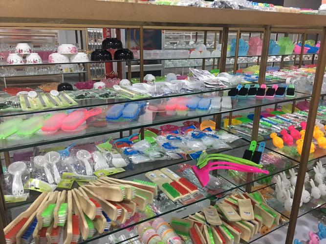 2元店致富经 小本创业揭秘义乌小商品货源，打造日销千元的百宝店